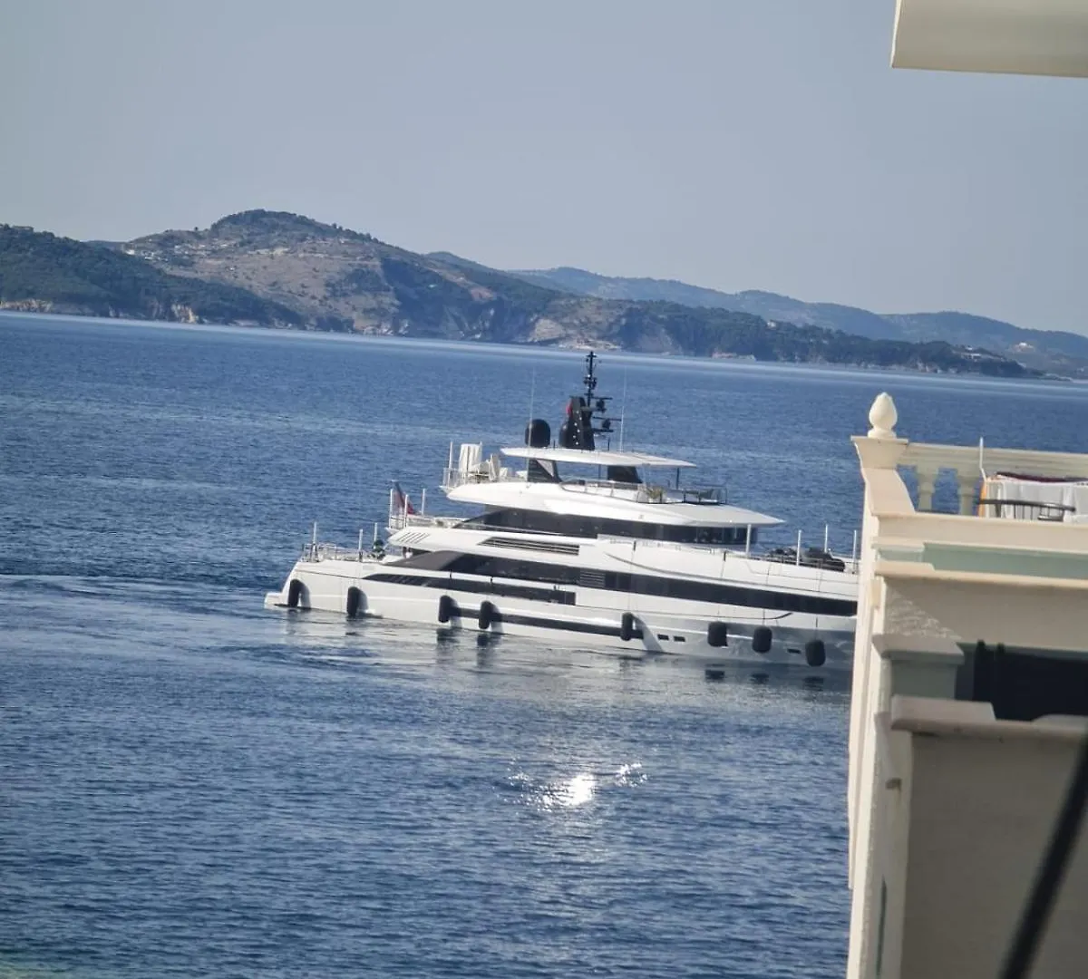 Sea White Saranda location